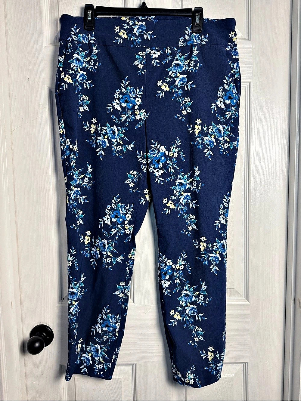 The Pioneer Woman Floral Pants in Blue & White Size XL Like New